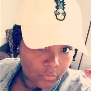 Meet your Posher, Randia